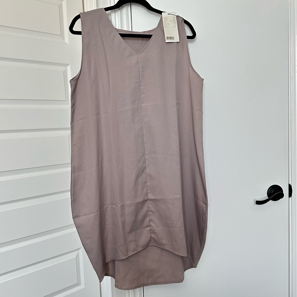 Elegant Sleeveless Dress in Mauve